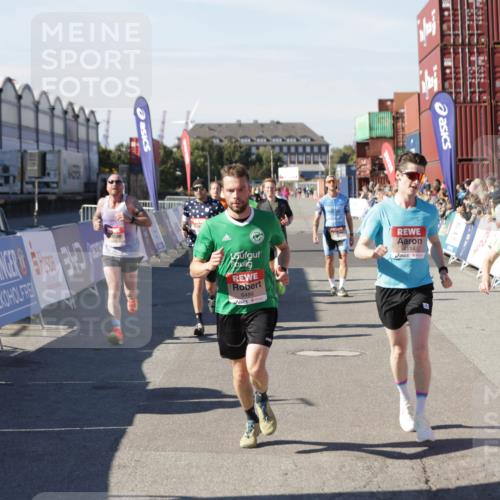 03.10.2025 - Köhlbrandbrückenlauf Jannik Wohlers http://msf.ph/oto/9097985 03.10.2025 12:56:12 Ziel 4041, 4050, 4078, 4114, 4123, 5957, 6206, 6489, 6495, 6778 meine-sportfotos.de