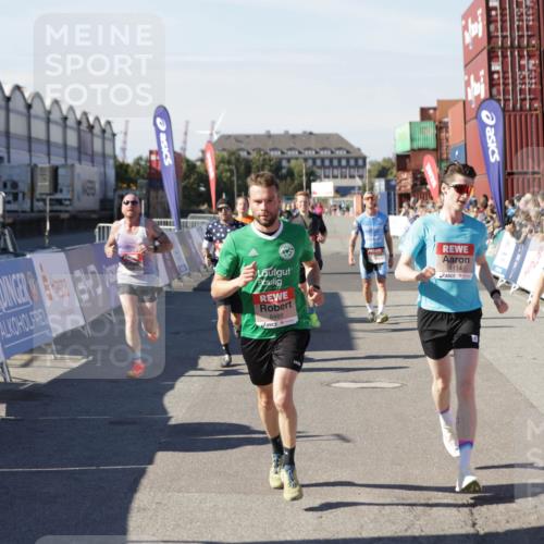 03.10.2025 - Köhlbrandbrückenlauf Jannik Wohlers http://msf.ph/oto/9097994 03.10.2025 12:56:12 Ziel 4041, 4050, 4078, 4114, 4123, 5957, 6206, 6489, 6495, 6778 meine-sportfotos.de