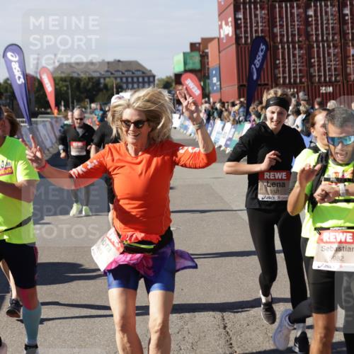 03.10.2025 - Köhlbrandbrückenlauf Jannik Wohlers http://msf.ph/oto/9097999 03.10.2025 13:22:39 Ziel 4481, 4482, 4508, 5122, 5125, 5167, 5213, 5214, 5675, 5839, 5928, 5933, 5982, 6107, 6261, 6300, 6413, 6733 meine-sportfotos.de