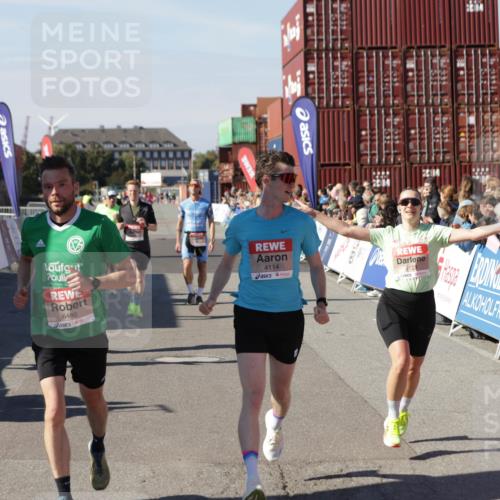03.10.2025 - Köhlbrandbrückenlauf Jannik Wohlers http://msf.ph/oto/9098009 03.10.2025 12:56:13 Ziel 4041, 4050, 4078, 4114, 4123, 5957, 6206, 6489, 6495 meine-sportfotos.de