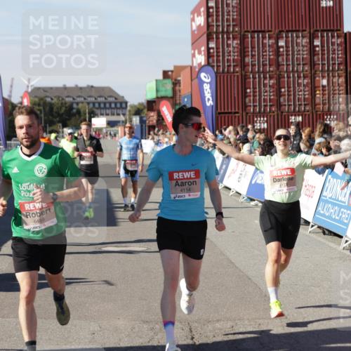 03.10.2025 - Köhlbrandbrückenlauf Jannik Wohlers http://msf.ph/oto/9098019 03.10.2025 12:56:13 Ziel 4041, 4050, 4078, 4114, 4123, 5957, 6206, 6489, 6495 meine-sportfotos.de