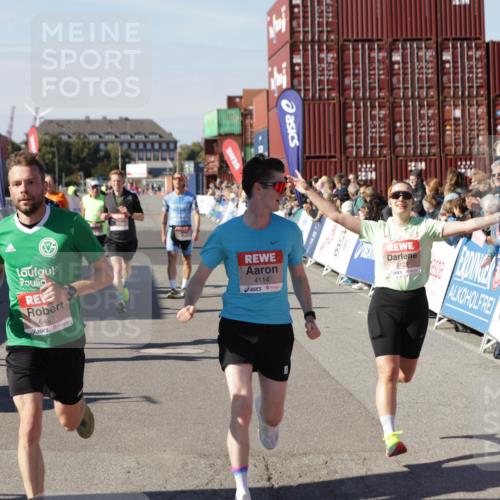 03.10.2025 - Köhlbrandbrückenlauf Jannik Wohlers http://msf.ph/oto/9098027 03.10.2025 12:56:13 Ziel 4041, 4050, 4078, 4114, 4123, 5957, 6206, 6489, 6495 meine-sportfotos.de