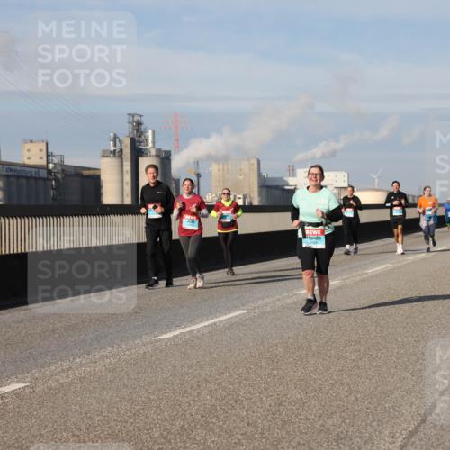 03.10.2025 - Köhlbrandbrückenlauf Lena Gebhardt http://msf.ph/oto/9098036 03.10.2025 10:10:22 Position 2  meine-sportfotos.de