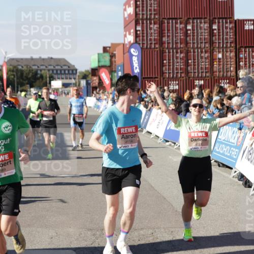 03.10.2025 - Köhlbrandbrückenlauf Jannik Wohlers http://msf.ph/oto/9098051 03.10.2025 12:56:13 Ziel 4041, 4050, 4078, 4114, 4123, 5957, 6206, 6489, 6495 meine-sportfotos.de
