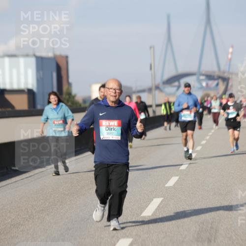 03.10.2025 - Köhlbrandbrückenlauf Jannik Wohlers http://msf.ph/oto/9098062 03.10.2025 10:19:23 Position 3 3517 meine-sportfotos.de