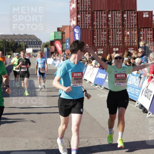 03.10.2025 - Köhlbrandbrückenlauf Jannik Wohlers http://msf.ph/oto/9098071 03.10.2025 12:56:13 Ziel 4041, 4050, 4078, 4114, 4123, 5957, 6206, 6489, 6495 meine-sportfotos.de