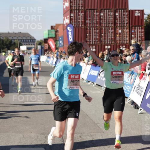 03.10.2025 - Köhlbrandbrückenlauf Jannik Wohlers http://msf.ph/oto/9098088 03.10.2025 12:56:13 Ziel 4041, 4050, 4078, 4114, 4123, 5957, 6206, 6489, 6495 meine-sportfotos.de