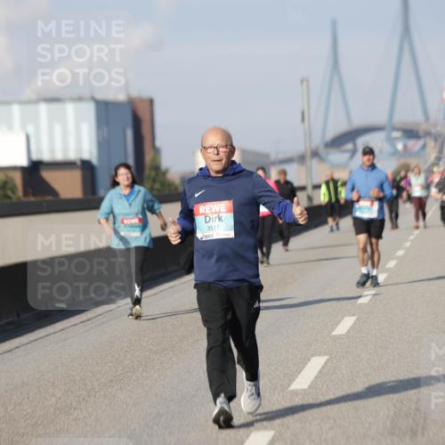 03.10.2025 - Köhlbrandbrückenlauf Jannik Wohlers http://msf.ph/oto/9098090 03.10.2025 10:19:23 Position 3 3517 meine-sportfotos.de