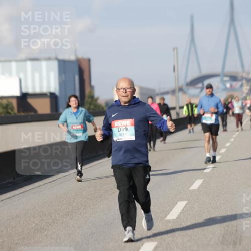 03.10.2025 - Köhlbrandbrückenlauf Jannik Wohlers http://msf.ph/oto/9098094 03.10.2025 10:19:23 Position 3 3517 meine-sportfotos.de