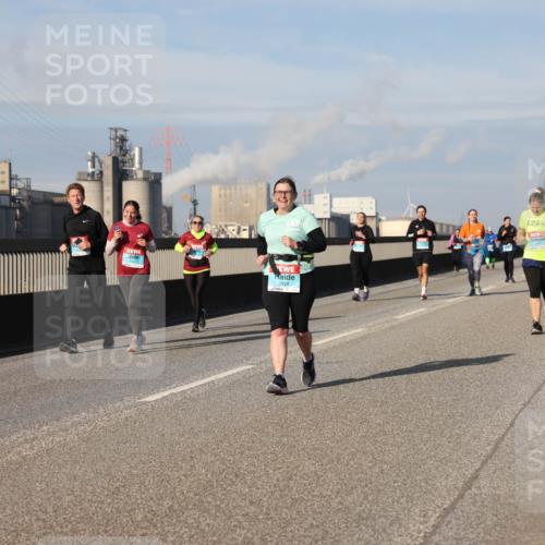 03.10.2025 - Köhlbrandbrückenlauf Lena Gebhardt http://msf.ph/oto/9098097 03.10.2025 10:10:22 Position 2 2924 meine-sportfotos.de