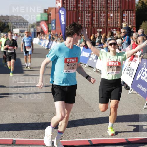03.10.2025 - Köhlbrandbrückenlauf Jannik Wohlers http://msf.ph/oto/9098103 03.10.2025 12:56:13 Ziel 4041, 4050, 4078, 4114, 4123, 5957, 6206, 6489, 6495 meine-sportfotos.de