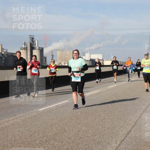 03.10.2025 - Köhlbrandbrückenlauf Lena Gebhardt http://msf.ph/oto/9098107 03.10.2025 10:10:23 Position 2 2924, 1 meine-sportfotos.de