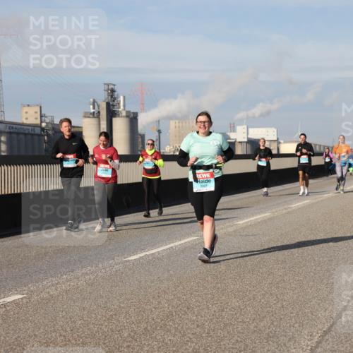 03.10.2025 - Köhlbrandbrückenlauf Lena Gebhardt http://msf.ph/oto/9098118 03.10.2025 10:10:23 Position 2 2924 meine-sportfotos.de