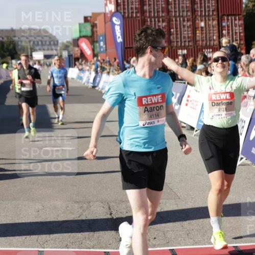 03.10.2025 - Köhlbrandbrückenlauf Jannik Wohlers http://msf.ph/oto/9098127 03.10.2025 12:56:13 Ziel 4041, 4050, 4078, 4114, 4123, 5957, 6206, 6489, 6495 meine-sportfotos.de