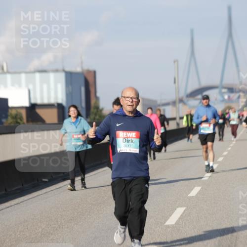 03.10.2025 - Köhlbrandbrückenlauf Jannik Wohlers http://msf.ph/oto/9098132 03.10.2025 10:19:24 Position 3 3517 meine-sportfotos.de