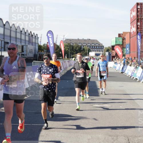 03.10.2025 - Köhlbrandbrückenlauf Jannik Wohlers http://msf.ph/oto/9098135 03.10.2025 12:56:14 Ziel 4041, 4050, 4078, 4114, 4123, 5957, 6206, 6489, 6495 meine-sportfotos.de