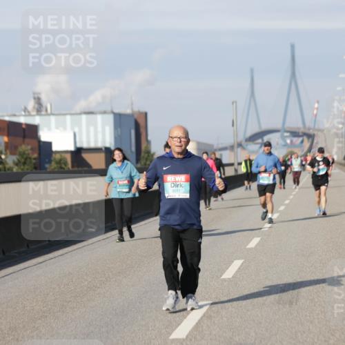 03.10.2025 - Köhlbrandbrückenlauf Jannik Wohlers http://msf.ph/oto/9098146 03.10.2025 10:19:24 Position 3 3517 meine-sportfotos.de
