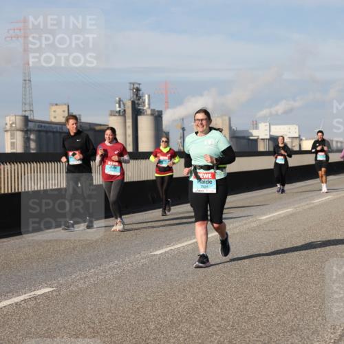 03.10.2025 - Köhlbrandbrückenlauf Lena Gebhardt http://msf.ph/oto/9098151 03.10.2025 10:10:23 Position 2 2924, 1800 meine-sportfotos.de