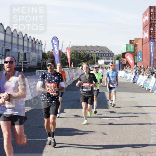 03.10.2025 - Köhlbrandbrückenlauf Jannik Wohlers http://msf.ph/oto/9098153 03.10.2025 12:56:14 Ziel 4041, 4050, 4078, 4114, 4123, 5957, 6206, 6489, 6495 meine-sportfotos.de