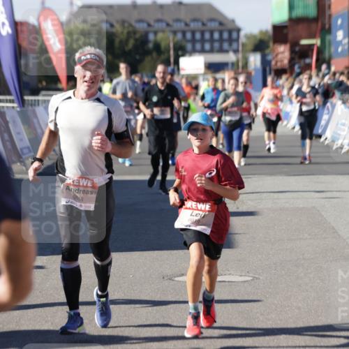 03.10.2025 - Köhlbrandbrückenlauf Jannik Wohlers http://msf.ph/oto/9098158 03.10.2025 13:23:20 Ziel 4339, 4553, 4905, 4911, 5076, 5573, 5716, 6277, 6291, 6618, 6619, 6652, 6653 meine-sportfotos.de