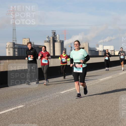 03.10.2025 - Köhlbrandbrückenlauf Lena Gebhardt http://msf.ph/oto/9098163 03.10.2025 10:10:23 Position 2 2924 meine-sportfotos.de