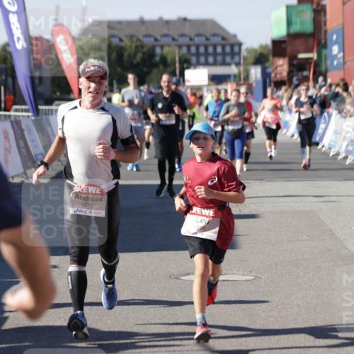 03.10.2025 - Köhlbrandbrückenlauf Jannik Wohlers http://msf.ph/oto/9098169 03.10.2025 13:23:20 Ziel 4339, 4553, 4905, 4911, 5076, 5573, 5716, 6277, 6291, 6618, 6619, 6652, 6653 meine-sportfotos.de