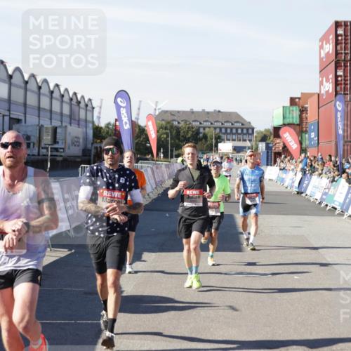03.10.2025 - Köhlbrandbrückenlauf Jannik Wohlers http://msf.ph/oto/9098172 03.10.2025 12:56:14 Ziel 4041, 4050, 4078, 4114, 4123, 5957, 6206, 6489, 6495 meine-sportfotos.de