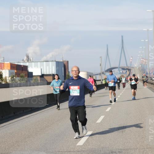 03.10.2025 - Köhlbrandbrückenlauf Jannik Wohlers http://msf.ph/oto/9098174 03.10.2025 10:19:24 Position 3 3517 meine-sportfotos.de