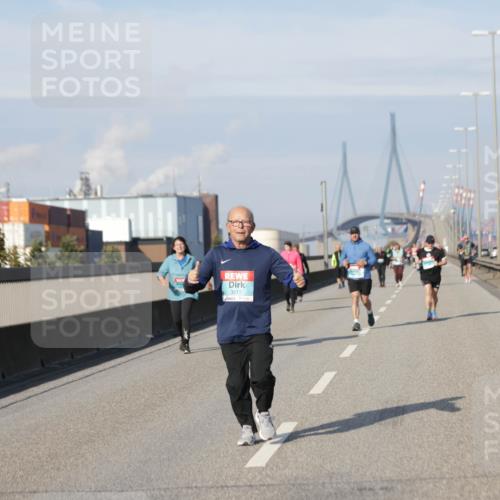 03.10.2025 - Köhlbrandbrückenlauf Jannik Wohlers http://msf.ph/oto/9098178 03.10.2025 10:19:24 Position 3 3517 meine-sportfotos.de