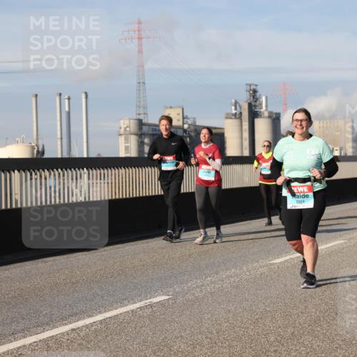 03.10.2025 - Köhlbrandbrückenlauf Lena Gebhardt http://msf.ph/oto/9098179 03.10.2025 10:10:24 Position 2 2924 meine-sportfotos.de