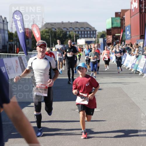 03.10.2025 - Köhlbrandbrückenlauf Jannik Wohlers http://msf.ph/oto/9098180 03.10.2025 13:23:20 Ziel 4339, 4553, 4905, 4911, 5076, 5573, 5716, 6277, 6291, 6618, 6619, 6652, 6653 meine-sportfotos.de