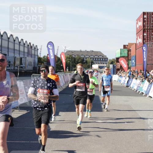 03.10.2025 - Köhlbrandbrückenlauf Jannik Wohlers http://msf.ph/oto/9098186 03.10.2025 12:56:15 Ziel 4028, 4041, 4050, 4078, 4114, 4123, 5957, 6206, 6489, 6495 meine-sportfotos.de