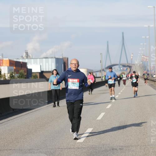 03.10.2025 - Köhlbrandbrückenlauf Jannik Wohlers http://msf.ph/oto/9098189 03.10.2025 10:19:24 Position 3 3517 meine-sportfotos.de