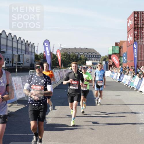 03.10.2025 - Köhlbrandbrückenlauf Jannik Wohlers http://msf.ph/oto/9098194 03.10.2025 12:56:15 Ziel 4028, 4041, 4050, 4078, 4114, 4123, 5957, 6206, 6489, 6495 meine-sportfotos.de