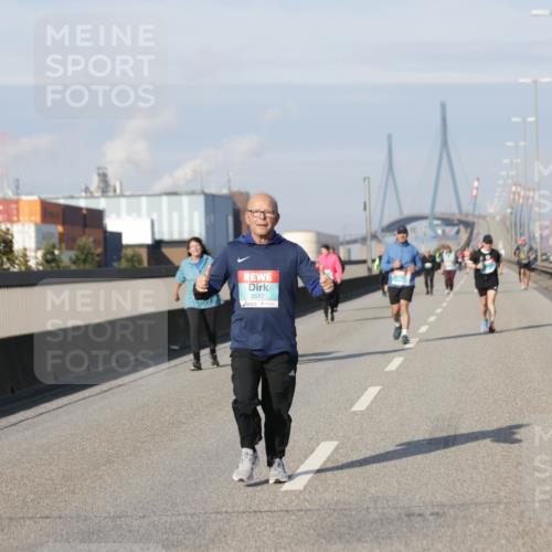 03.10.2025 - Köhlbrandbrückenlauf Jannik Wohlers http://msf.ph/oto/9098202 03.10.2025 10:19:24 Position 3 3517 meine-sportfotos.de