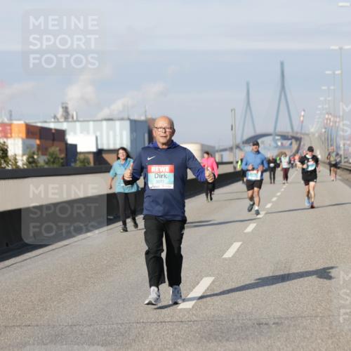 03.10.2025 - Köhlbrandbrückenlauf Jannik Wohlers http://msf.ph/oto/9098206 03.10.2025 10:19:25 Position 3 3517 meine-sportfotos.de