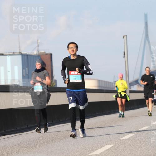 03.10.2025 - Köhlbrandbrückenlauf Jannik Wohlers http://msf.ph/oto/9098208 03.10.2025 10:21:47 Position 3 3824, 3801 meine-sportfotos.de