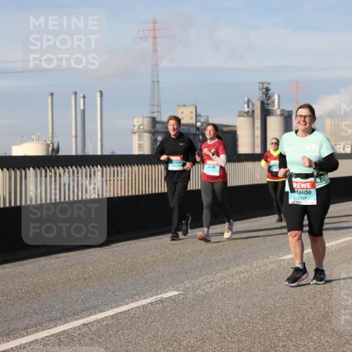 03.10.2025 - Köhlbrandbrückenlauf Lena Gebhardt http://msf.ph/oto/9098213 03.10.2025 10:10:24 Position 2 2924 meine-sportfotos.de