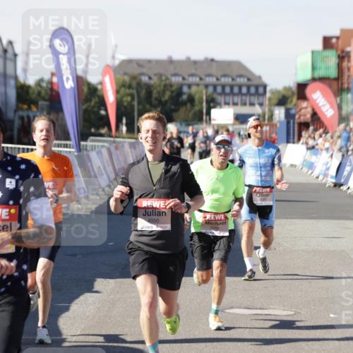 03.10.2025 - Köhlbrandbrückenlauf Jannik Wohlers http://msf.ph/oto/9098214 03.10.2025 12:56:15 Ziel 4028, 4041, 4050, 4078, 4114, 4123, 5957, 6206, 6489, 6495 meine-sportfotos.de