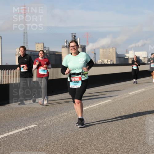 03.10.2025 - Köhlbrandbrückenlauf Lena Gebhardt http://msf.ph/oto/9098225 03.10.2025 10:10:24 Position 2 2924 meine-sportfotos.de