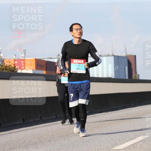 03.10.2025 - Köhlbrandbrückenlauf Jannik Wohlers http://msf.ph/oto/9098227 03.10.2025 10:21:52 Position 3 3824, 3801 meine-sportfotos.de