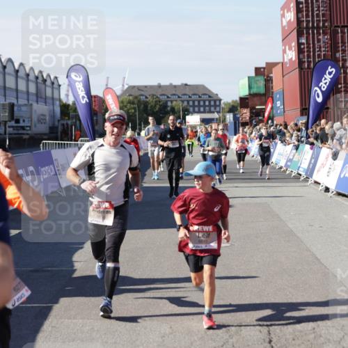 03.10.2025 - Köhlbrandbrückenlauf Jannik Wohlers http://msf.ph/oto/9098231 03.10.2025 13:23:20 Ziel 4339, 4553, 4905, 4911, 5076, 5573, 5716, 6277, 6291, 6618, 6619, 6652, 6653 meine-sportfotos.de
