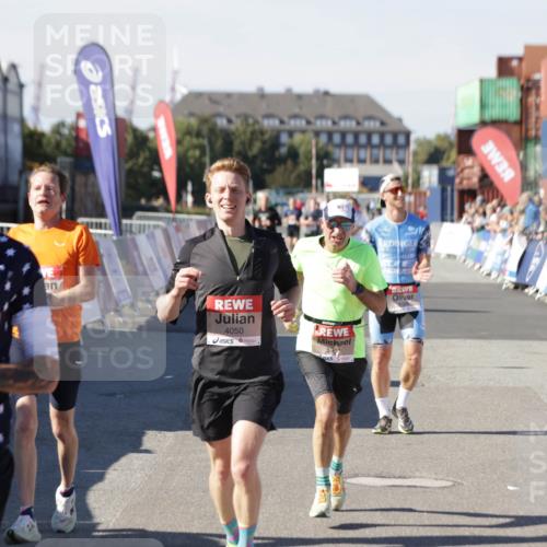03.10.2025 - Köhlbrandbrückenlauf Jannik Wohlers http://msf.ph/oto/9098246 03.10.2025 12:56:15 Ziel 4028, 4041, 4050, 4078, 4114, 4123, 5957, 6206, 6489, 6495 meine-sportfotos.de