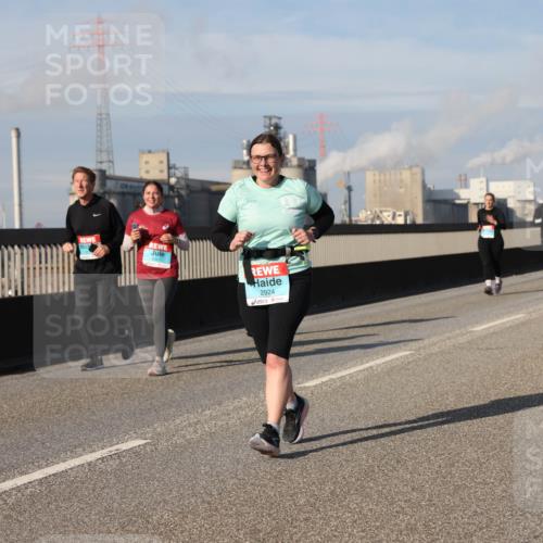 03.10.2025 - Köhlbrandbrückenlauf Lena Gebhardt http://msf.ph/oto/9098256 03.10.2025 10:10:24 Position 2 2924 meine-sportfotos.de