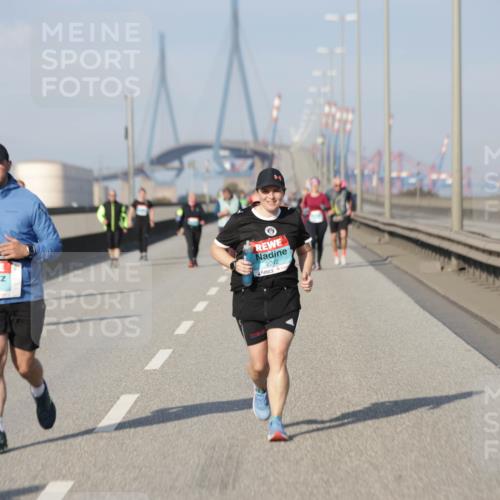 03.10.2025 - Köhlbrandbrückenlauf Jannik Wohlers http://msf.ph/oto/9098259 03.10.2025 10:19:31 Position 3 395, 2042 meine-sportfotos.de