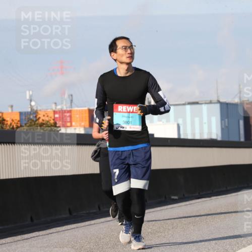 03.10.2025 - Köhlbrandbrückenlauf Jannik Wohlers http://msf.ph/oto/9098263 03.10.2025 10:21:53 Position 3 3801 meine-sportfotos.de