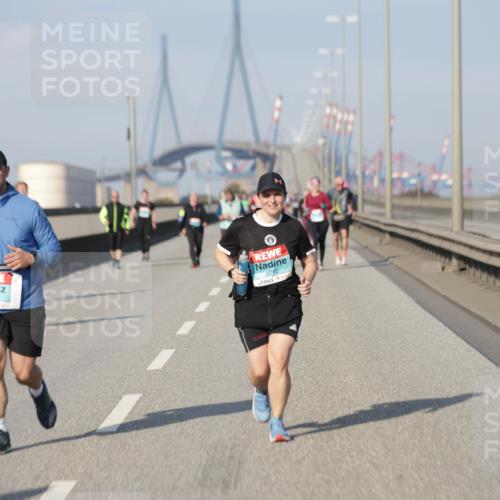 03.10.2025 - Köhlbrandbrückenlauf Jannik Wohlers http://msf.ph/oto/9098264 03.10.2025 10:19:31 Position 3 2395, 2012 meine-sportfotos.de