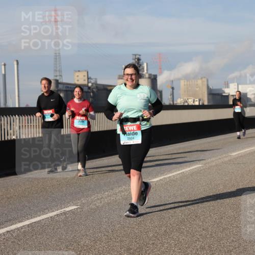 03.10.2025 - Köhlbrandbrückenlauf Lena Gebhardt http://msf.ph/oto/9098266 03.10.2025 10:10:24 Position 2 2924 meine-sportfotos.de