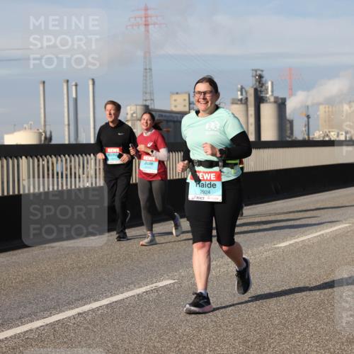 03.10.2025 - Köhlbrandbrückenlauf Lena Gebhardt http://msf.ph/oto/9098277 03.10.2025 10:10:25 Position 2 2924 meine-sportfotos.de