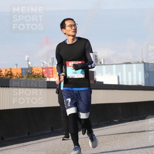 03.10.2025 - Köhlbrandbrückenlauf Jannik Wohlers http://msf.ph/oto/9098284 03.10.2025 10:21:53 Position 3 17, 3801, 11 meine-sportfotos.de